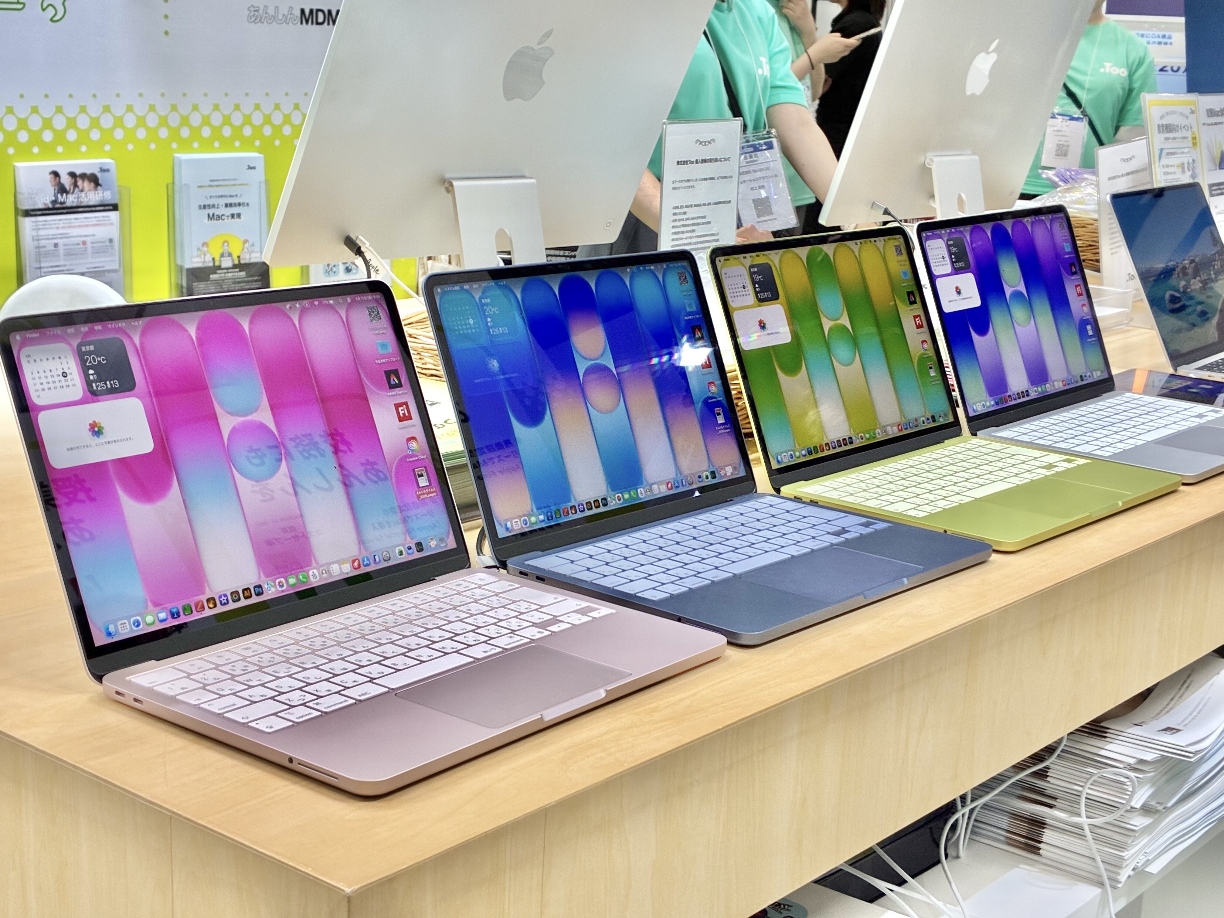 MacBook Neo展示の様子