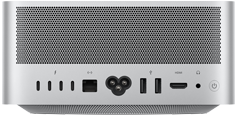 Mac Studioの背面、メッシュ状のアルミニウム製通気口、4つのThunderbolt 5ポート、1つのEthernet、1つの電源ソケット、2つのUSB-A、1つのHDMI、1つのヘッドフォンジャック、電源ボタン