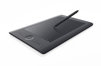 【新品】WACOM　Intuos Pro medium ペンタブレット 妻用にWacom Intuos Pro Mediumを購入。旧機種よりも描き心地が