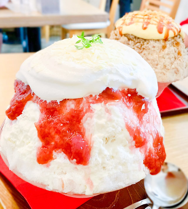 イチゴシロップのかかったかき氷
