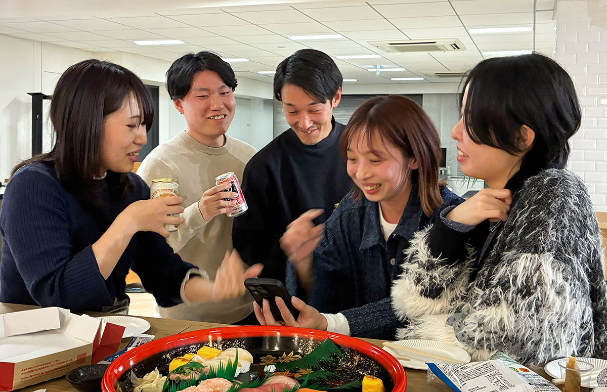 社内懇親会の様子