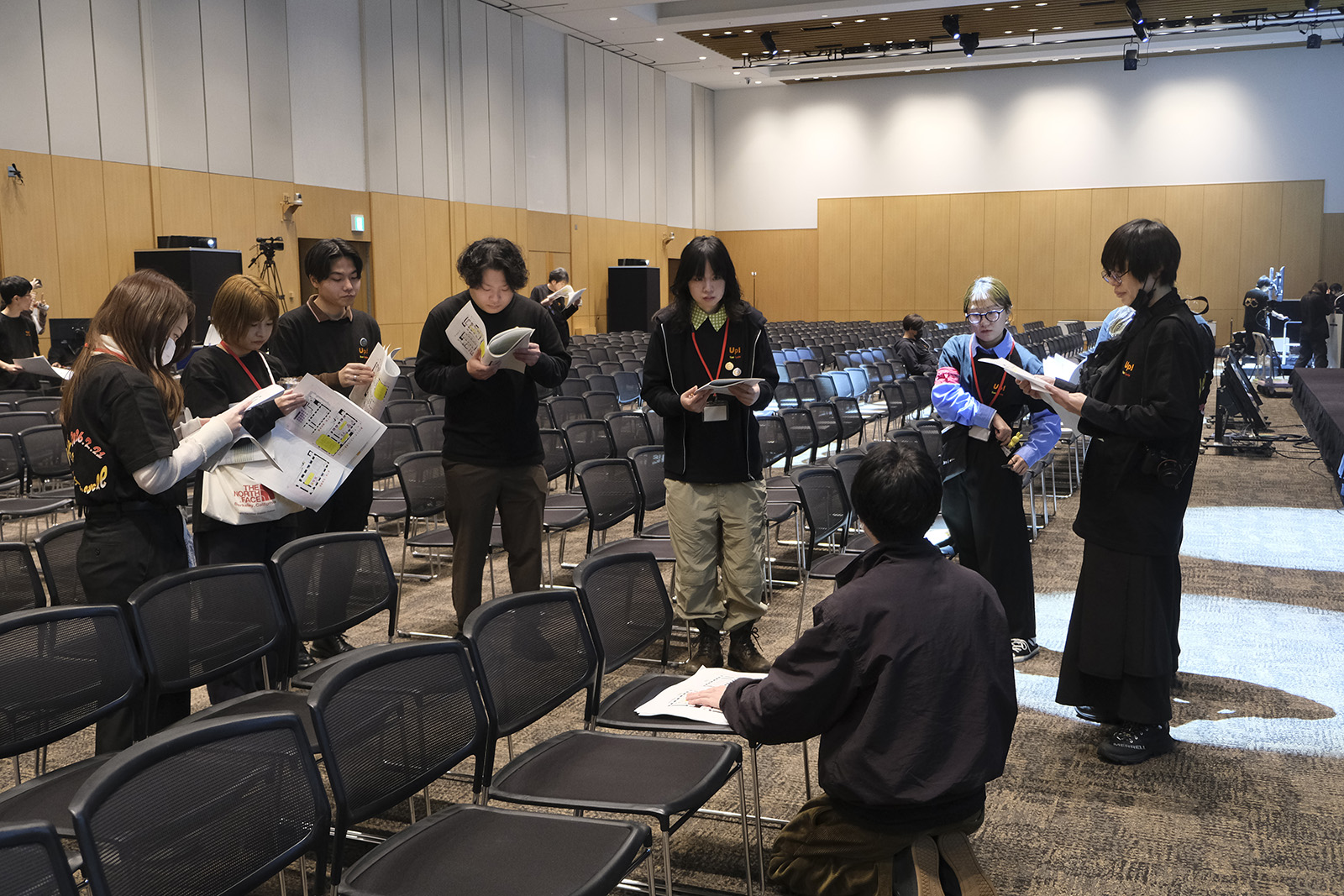 決起大会：プロジェクトメンバーの社員たちで企画運営