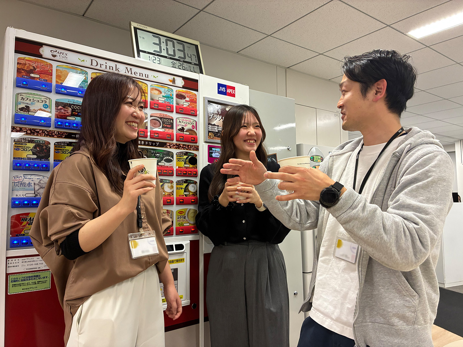 ドリンクコーナーでほっと一息