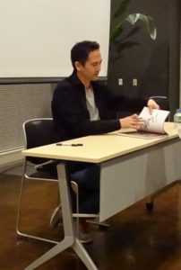 講演後はサイン会も開催された。